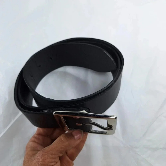 Buckle My Belt Full Grain Leather Belt 49 Inches in Length Black Made in the UK - Picture 2 of 10